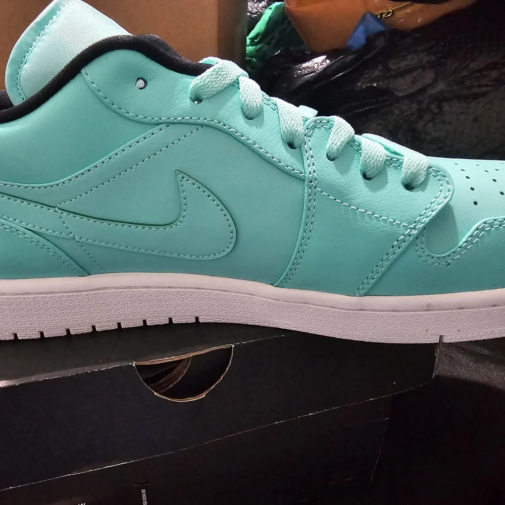 Jordan Air 1 Low Hyper Turqoise - Picture 5 of 9